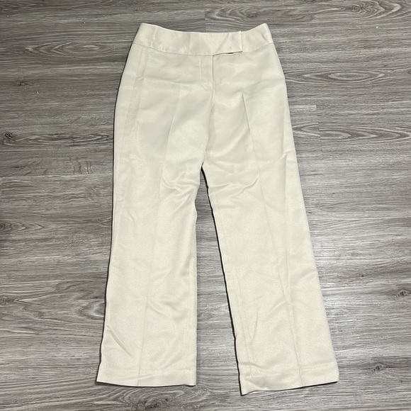 Signature by Larry Levine two piece Pant Suit - Picture 2 of 4